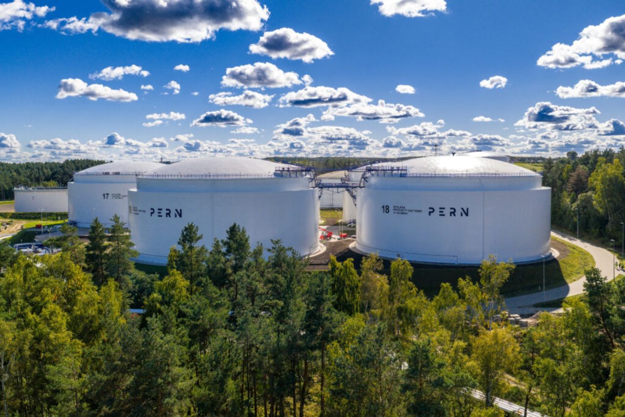 Trzy ogromne zbiorniki paliwowe na Pomorzu. Strategiczna inwestycja PERN