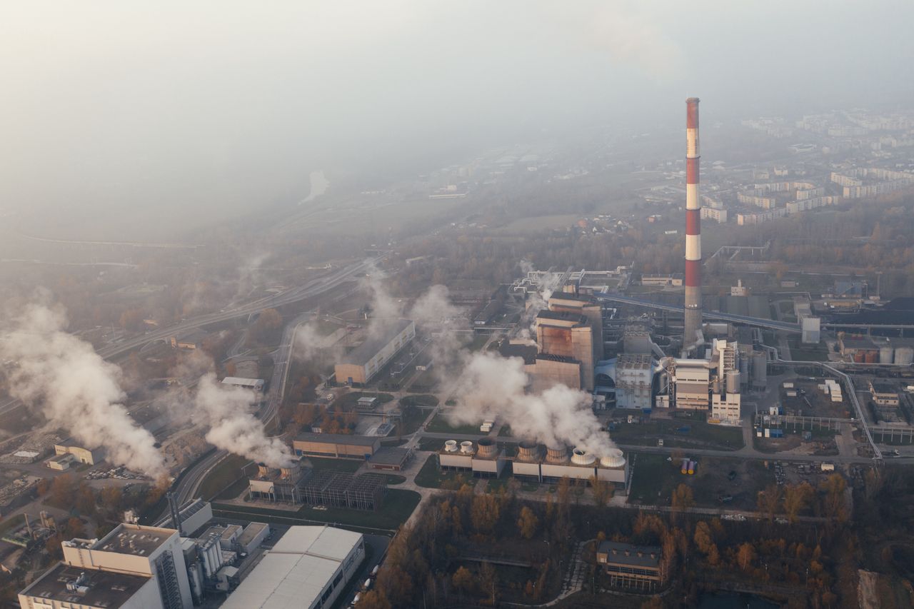 Świat stoi w obliczu poważnego problemu. Nowy raport o emisji CO2