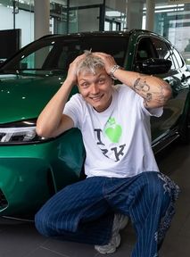 Przemek Pro kupił BMW za pół miliona. Opowiedział o wszystkich swoich autach