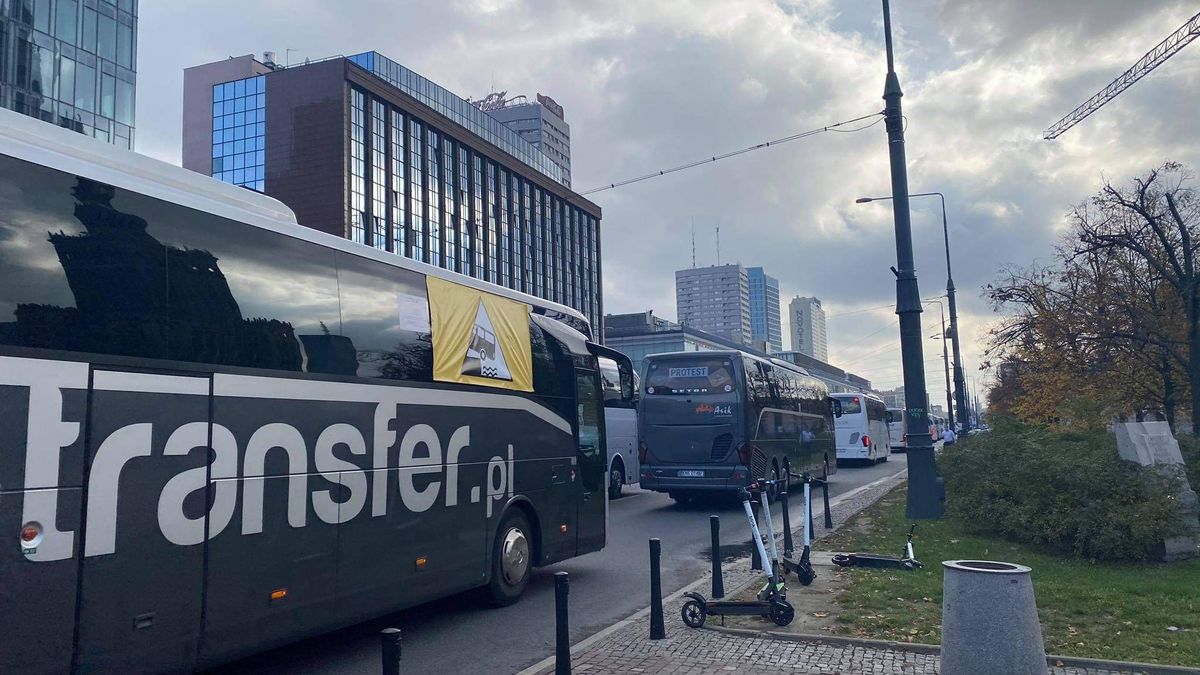 400 autokarów zablokowało dziś Warszawę