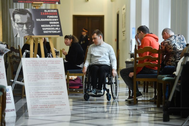 Proest opiekunów osób z niepełnosprawnością wraz z podpiecznymi