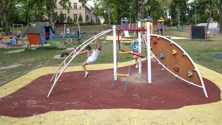 Warszawa. Mieszkańcy protestują przeciwko budowie placu zabaw