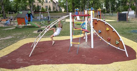Warszawa. Koparki już w Dolinie Służewieckiej. Mieszkańcy nie chcą placu zabaw