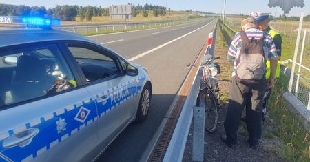 Kierowcy chwytali za telefony. Widok, jakiego się nie spodziewali