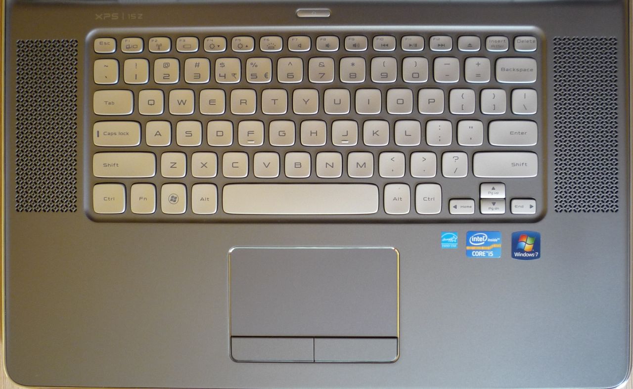 Dell XPS 15z - klawiatura i touchpad