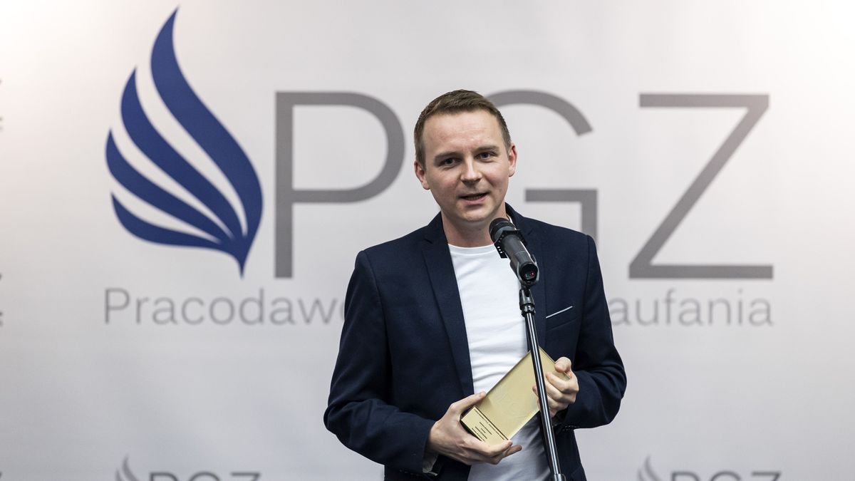 Damian Szymański z nagrodą dziennikarską przyznaną w XI edycji Konkursu "Pracodawca Godny Zaufania"
