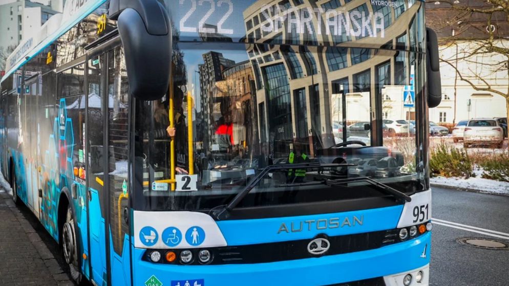 Niebieskim autobusem pochwalił się sam prezydent Warszawy