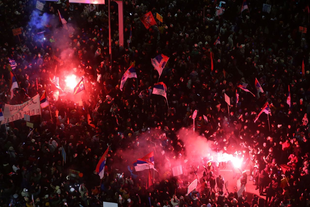 Tysiące Serbów wciąż protestuje. Vuczić mówi o "kolorowej rewolucji"