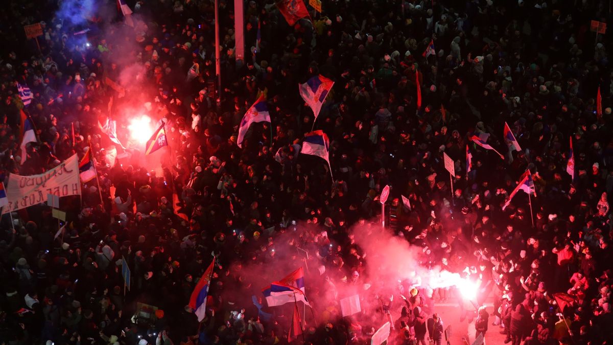 Tysiące Serbów wciąż protestuje. Vuczić mówi o "kolorowej rewolucji"