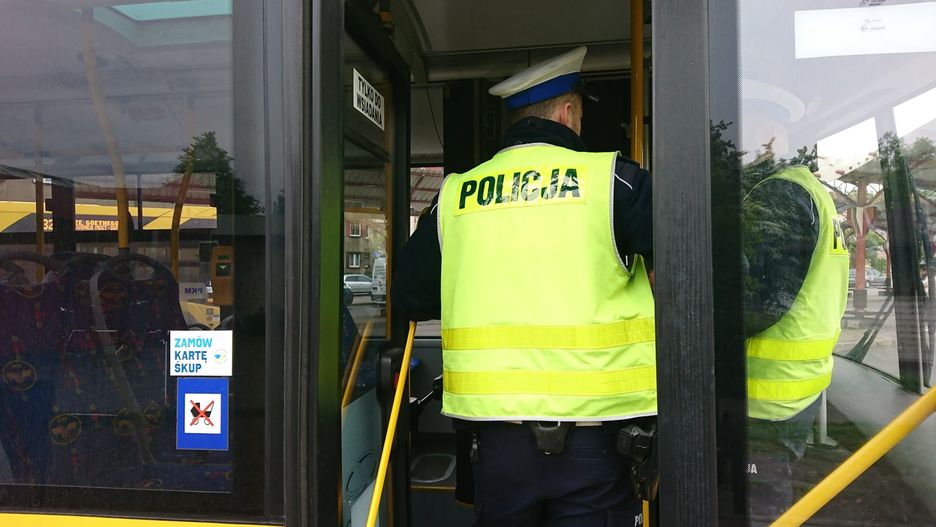 Okazało się, że mężczyzna był pijany. Badanie alkomatem wykazało ok. 3 promili alkoholu we krwi 