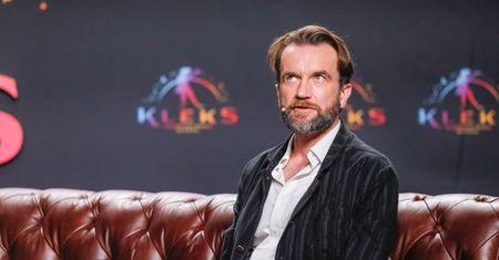 Wykorzystali jego wizerunek. Sieć sklepów tłumaczy