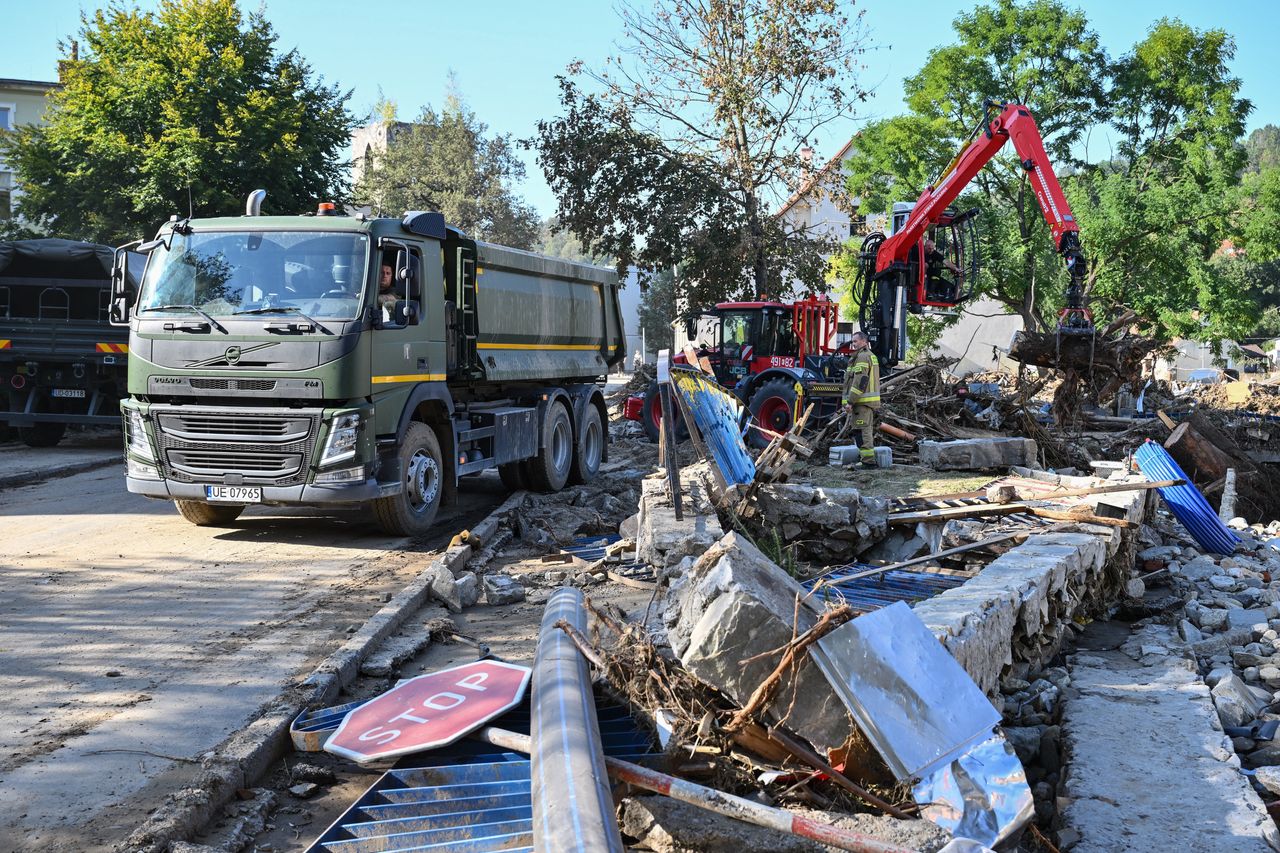 Ruch prokuratury ws. osób przebranych w mundury i siejących dezinformację