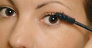 Nałóż przed snem i nie przepłacaj za tusz. Rzęsy "wystrzelą"