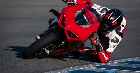 Ducati poprawiło Panigale V4 na rok 2023. To kosmetyka, którą mamy odczuć