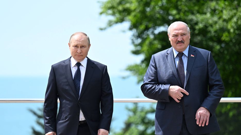 Russian President Vladimir Putin meets with Belarusian President Alexander Lukashenko in Sochiepa09969168 Russian President Vladimir Putin (L) and Belarusian President Alexander Lukashenko (R) attend a meeting at the Bocharov Ruchei residence in the resort city of Sochi, Russia, 23 May 2022.  EPA/RAMIL SITDIKOV / SPUTNIK/ KREMLIN POOL Dostawca: PAP/EPA.RAMIL SITDIKOV / SPUTNIK/ KREMLIN POOL