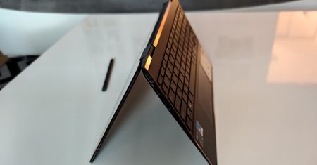 ASUS ZenBook Flip S: test. Zabójczo ostry ekran, duża wszechstronność