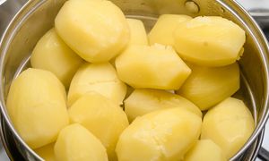 Jesz codziennie ziemniaki? Oto jak naprawdę wpływają na twój organizm