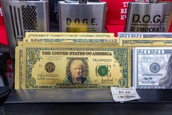 Dolar się umacnia. Trump "nie uspokoił rynków"