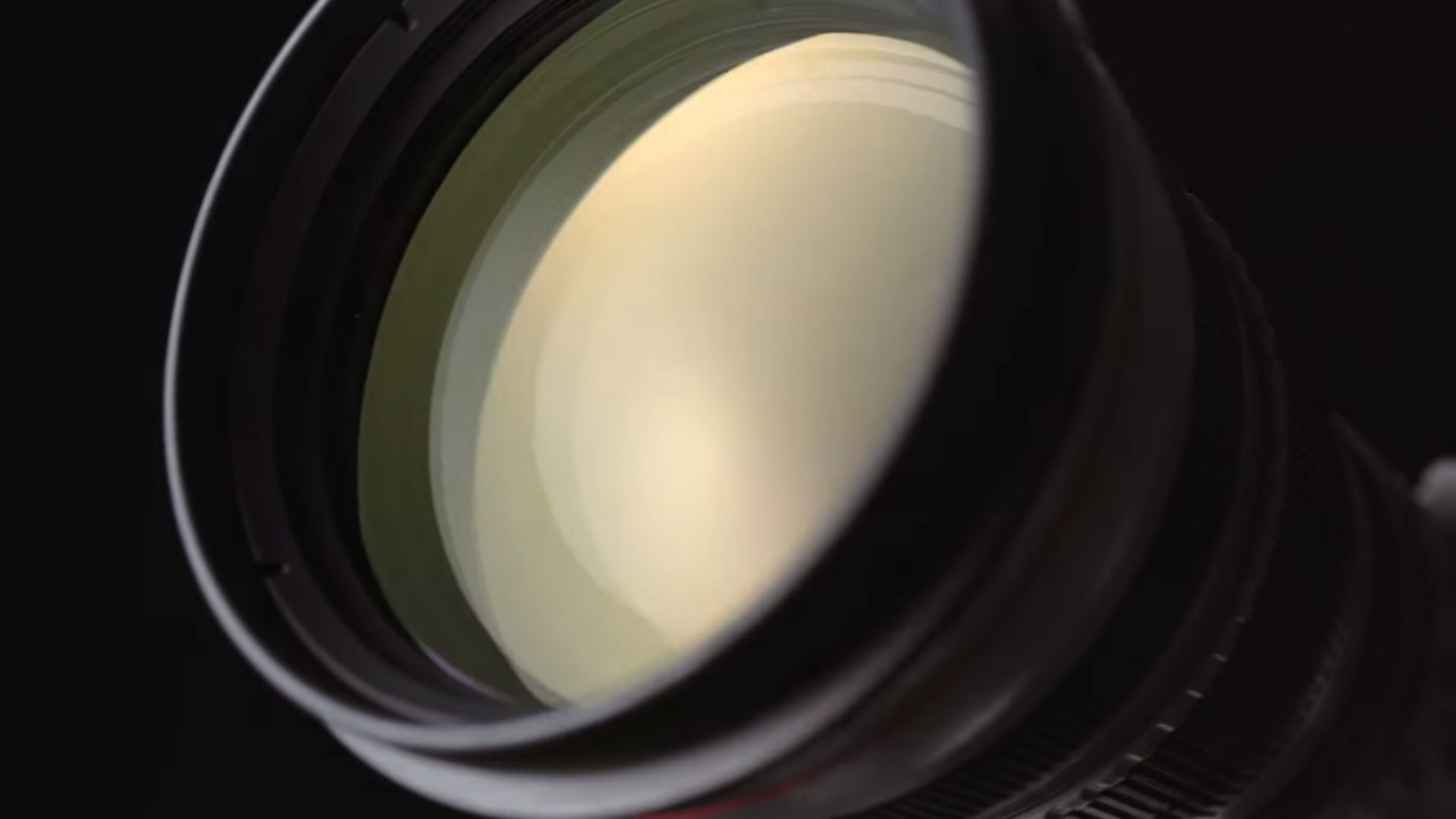 Rozłożyli na części obiektyw Canon 200-400mm f/4L IS USM za 40 tys. zł, aby zobaczyć co jest w środku 5