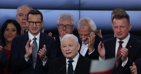 PiS próbuje pozyskać posłów opozycji. Nawet politycy partii Kaczyńskiego kpią