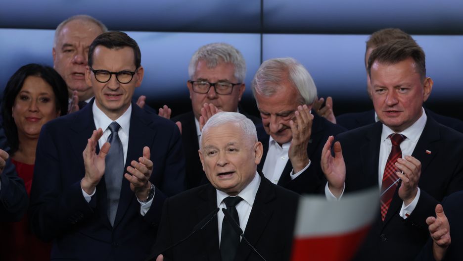 WARSAW, POLAND - OCTOBER 15: Jaroslaw Kaczynski (C), leader of the ruling national conservative Law and Justice party (PiS), speaks to supporters at PiS headquarters following initial results in Polish parliamentary elections as Polish Prime Minister Mateusz Morawiecki (L) and Polish Defence Minister Mariusz Blaszczak (R) look on on October 15, 2023 in Warsaw, Poland. Poles have been voting today to decide whether PiS will govern for a third consecutive term or whether a coalition of center-left, pro-European parties will be given the opportunity to form a government. Also on the ballot is a referendum introduced by the current government over EU migration reform. (Photo by Sean Gallup/Getty Images)