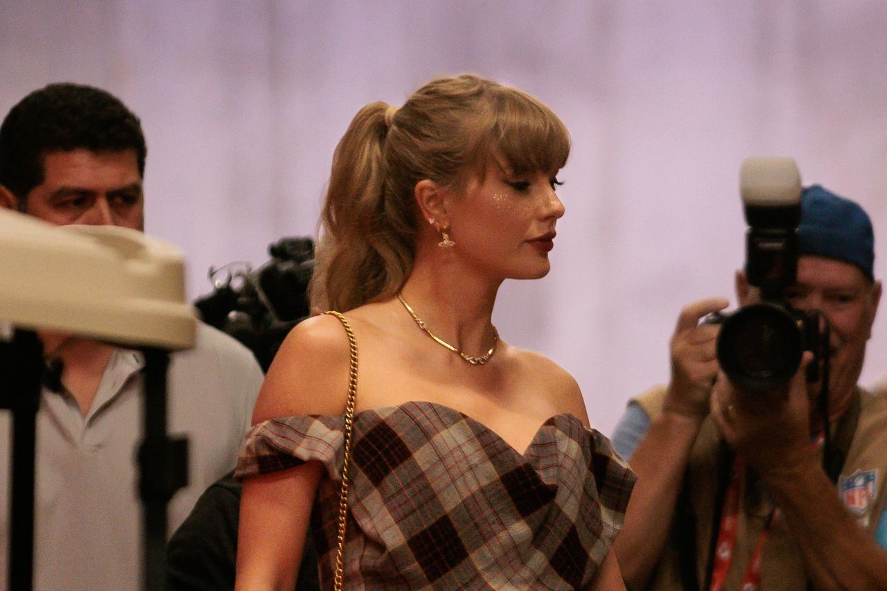 KANSAS CITY, MO - OCTOBER 07: Singer Taylor Swift enters the stadium prior to the game between the Kansas City Chiefs and the New Orleans Saints on October 7th, 2024 at GEHA field Arrowhead Stadium in Kansas City, Missouri. (Photo by William Purnell/Icon Sportswire via Getty Images)