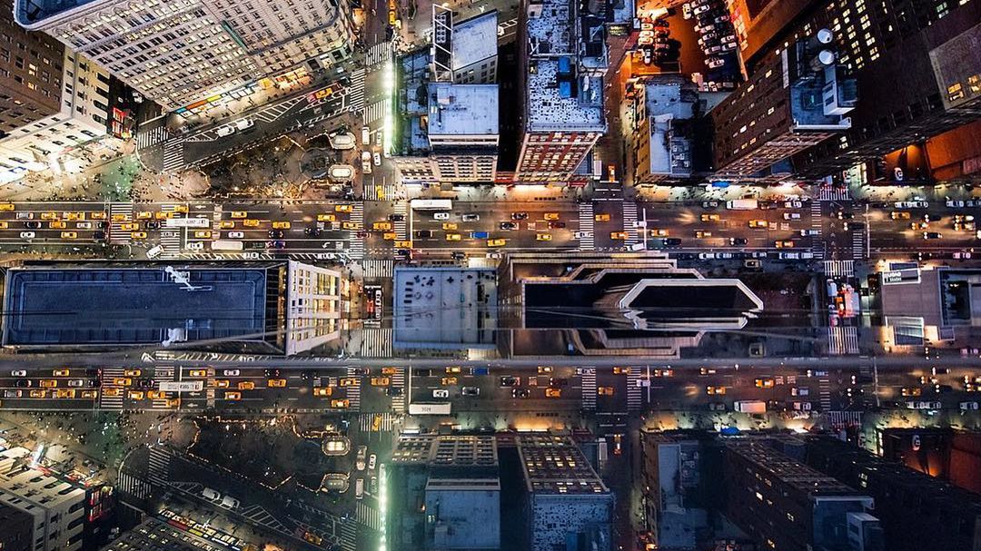 Fotograf odnalazł miasto ukryte w odbiciach w oknach wieżowców 1