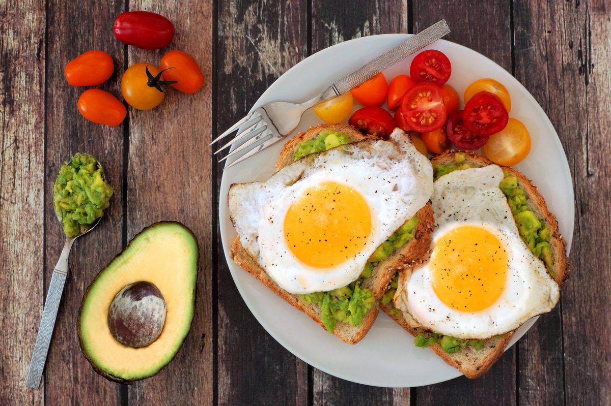 Kiedy najlepiej jeść śniadanie? Naukowcy wskazują konkretną godzinę