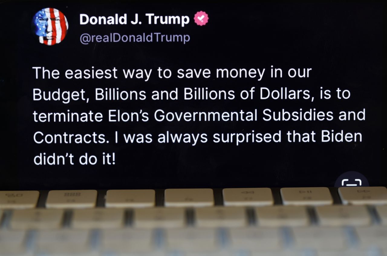 Trump–Musk feud intensifies as Russia offers asylum and global tensions escalate