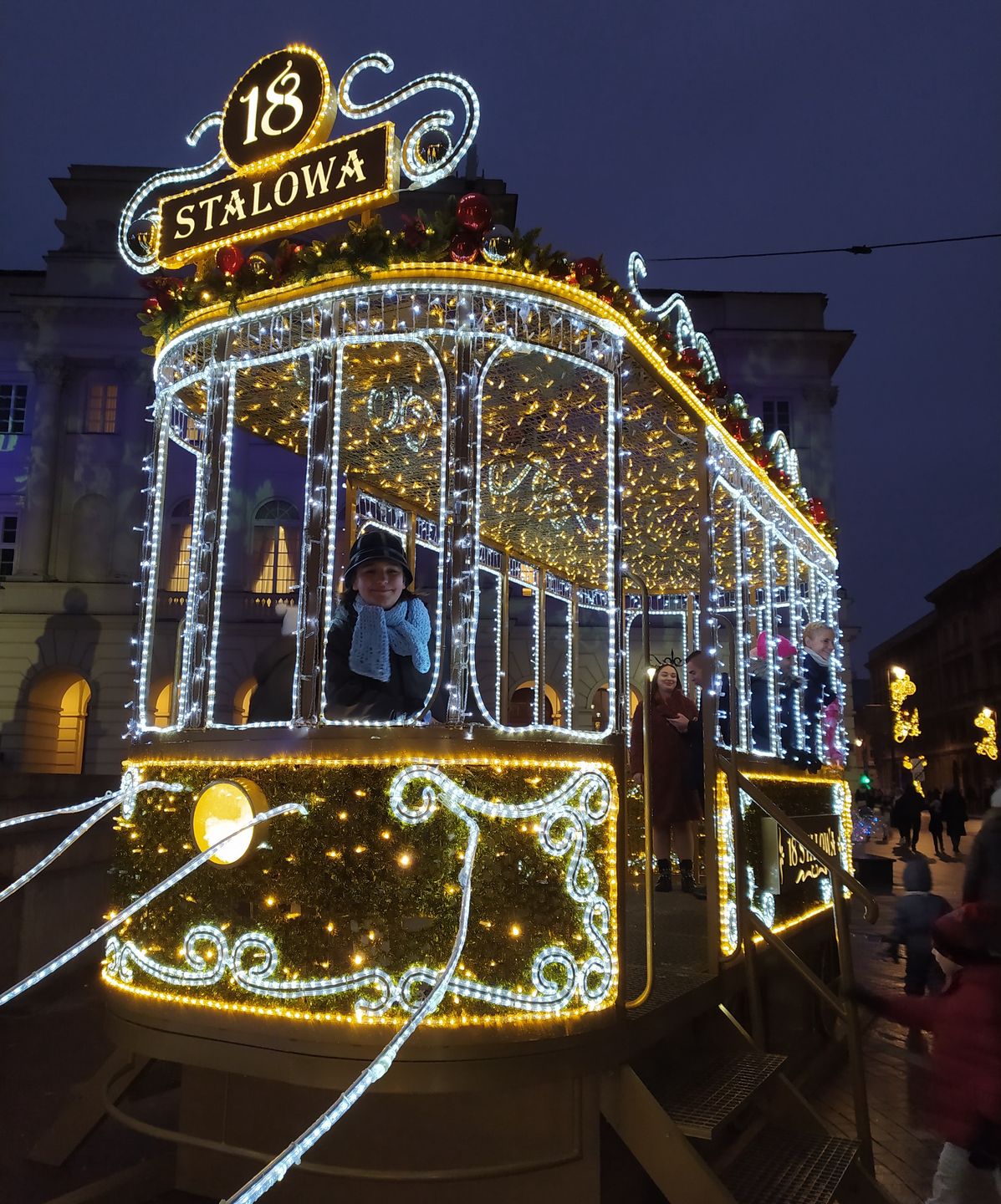 Tramwaj konny przed pałacem Staszica