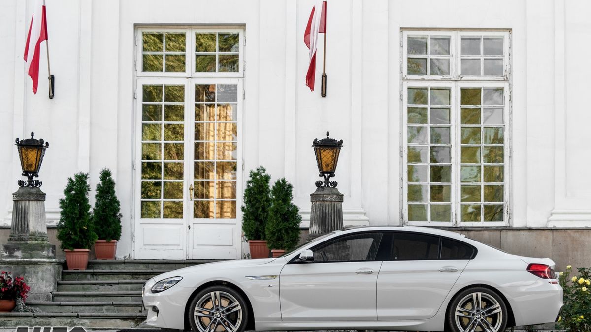 Gran Coupé jest sporo dłuższe niż Coupé, co widać podczas bezpośredniego porównania aut, niestety jednak dodatkowe centymetry nie gwarantują na tylnej kanapie komfortu godnego limuzyny.