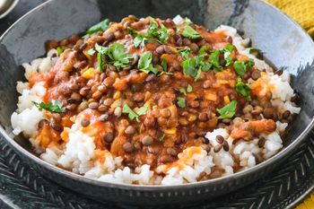 Azjatyckie curry w wersji jarskiej. Miska pełna witamin i białka