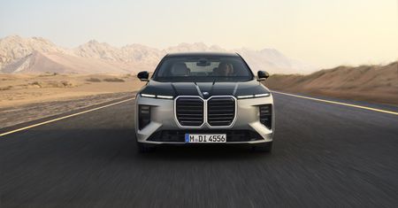 Pierwszy kontakt: BMW Serii 7 po liftingu. Flagowa limuzyna dostanie nowinki z Neue Klasse
