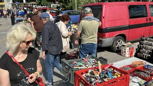 Giełda kolekcjonerska przy Wojewódzkim Domu Kultury w Kielcach. Takie perełki można było tu kupić w sobotę.