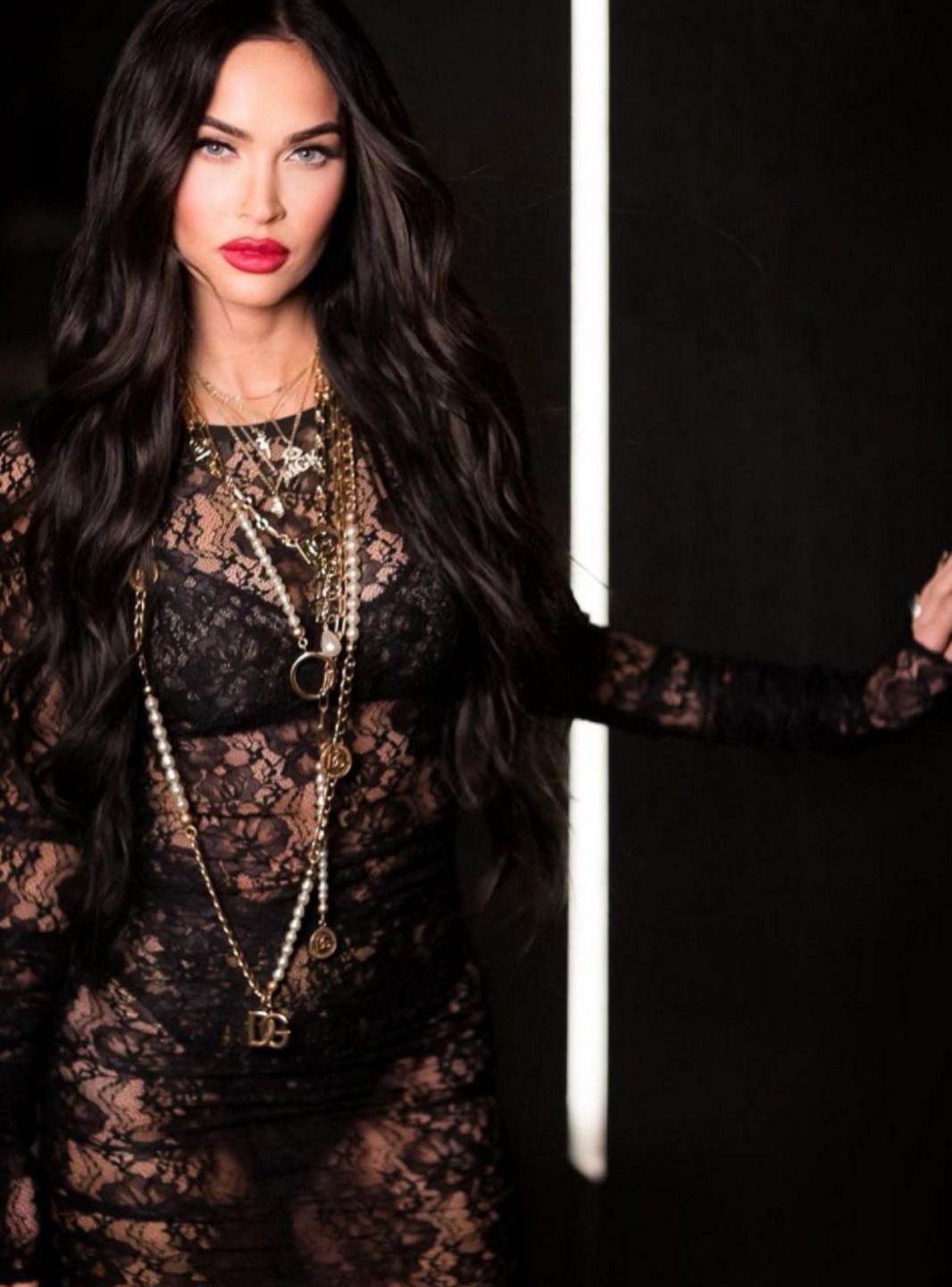 Megan Fox w koronkowej mini