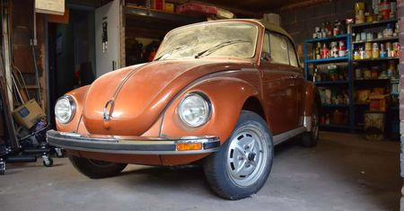 Volkswagen Beetle Cabrio z przebiegiem dwóch mil sprzedany na aukcji