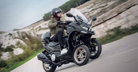 Trójkołowy skuter na kategorię B Kymco CV3 wreszcie w Polsce. Znamy cenę