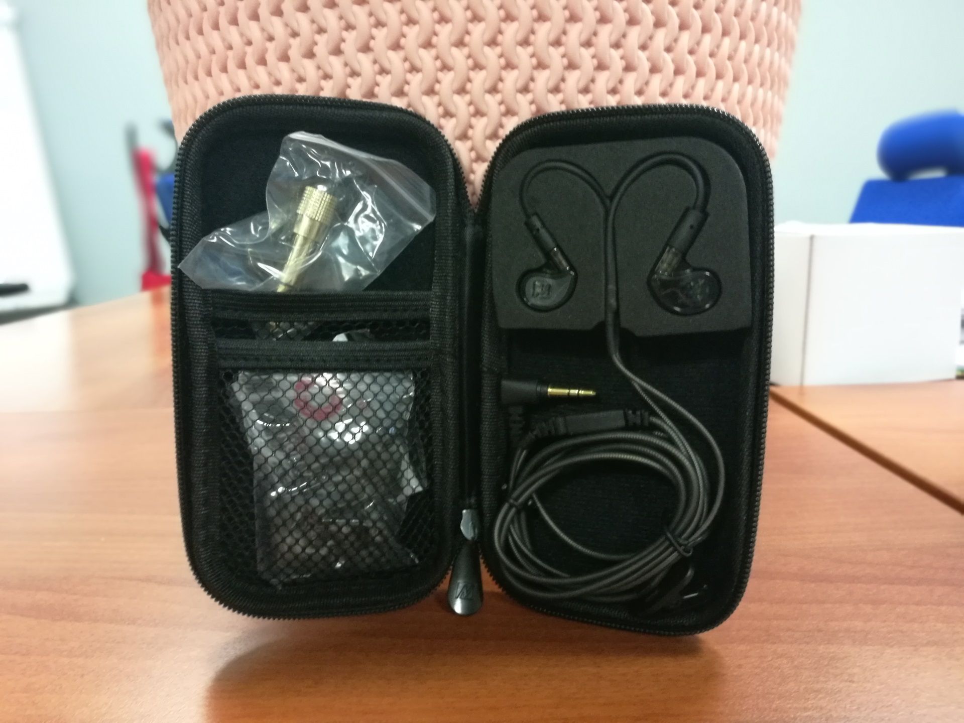 Mee Audio M6 Pro v2, monitory sceniczne, które sprawdzą się w codziennym użyciu 3