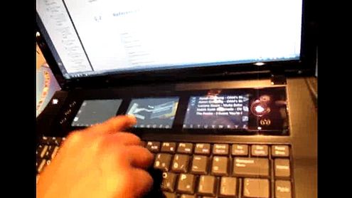 Laptop z małymi OLED-ami 1