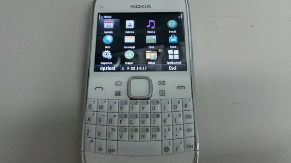 Nokia E6-00 - wyciekły zdjęcia, specyfikacja i materiały wideo 1
