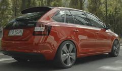 „Korzyści do potęgi max” reklamują Škodę (wideo)