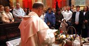 Wielka Sobota w Częstochowie. Ojcowie paulini święcili pokarmy wielkanocne w bazylice jasnogórskiej
