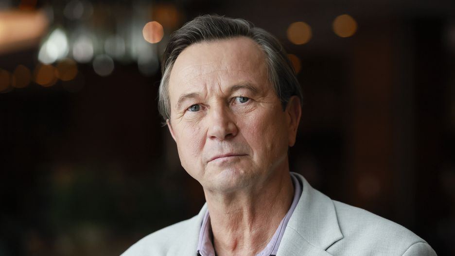 Piotr Cyrwus na planie serialu "Przyjaciółki", fot. Dariusz Gałązka/AKPA
