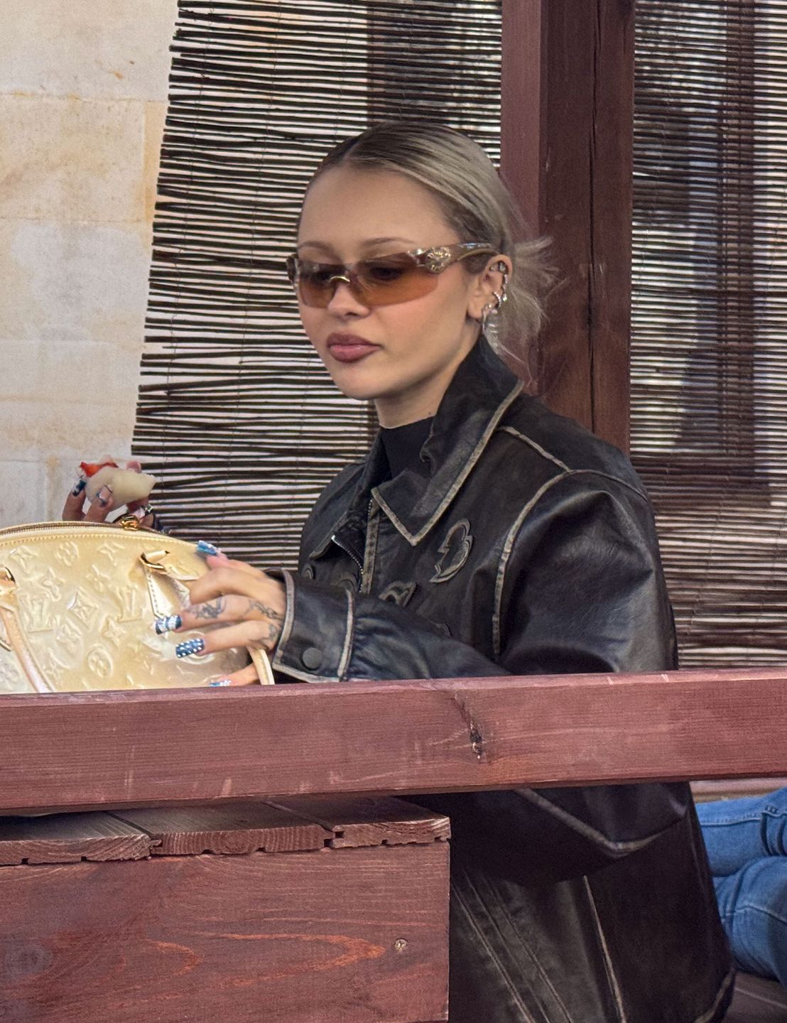 Odpicowana Lila Janowska stołuje się w modnej knajpce