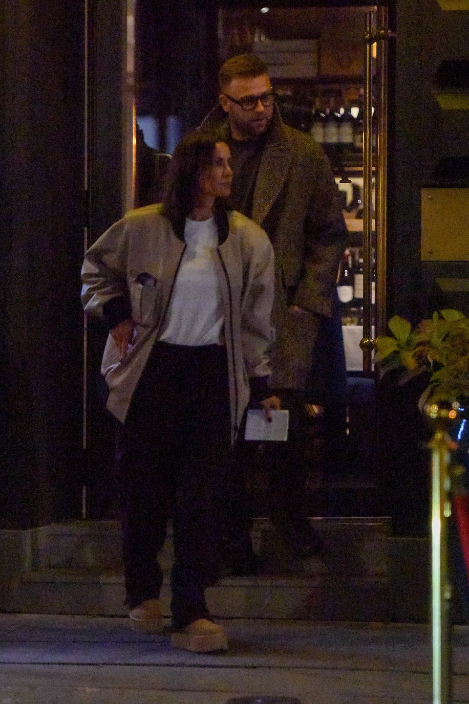 Sara i Artur Borucowie randkują w restauracji