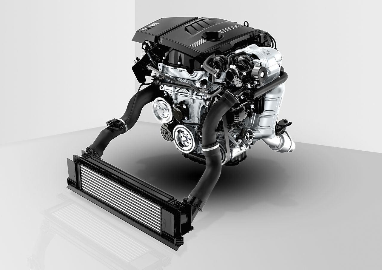 Silnik N13, czyli THP montowane wzdłużnie, debiutował dopiero po "fazie testowej" w samochodach Mini. Wcześniej BMW "testowało" silniki w autach marek Rover/MG.