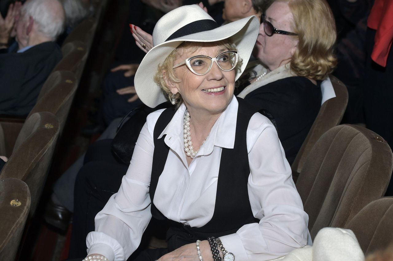 Seniorzy też mogą się modnie prezentować. Emilia Krakowska udowadnia, że styl jest ponadczasowy. Podpatrz kreacje aktorki i si�ę zainspiruj!