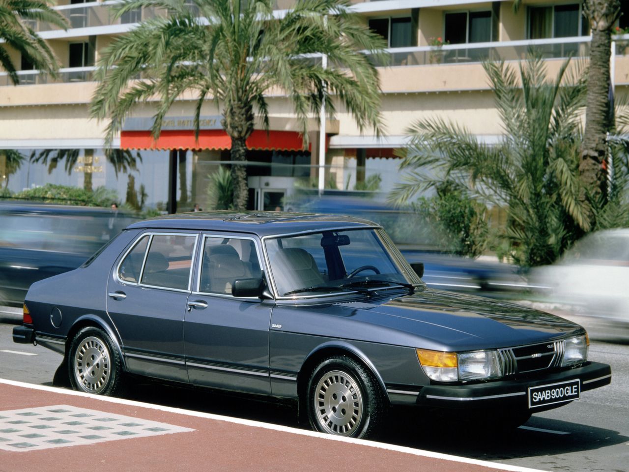 Saab 900