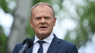 "Jesteśmy razem w trudnej chwili". Tusk wysyła na Węgry samolot