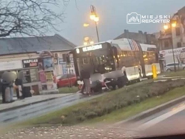 Radom: Piesza potrącona przez autobus miejski. Trafiła do szpitala